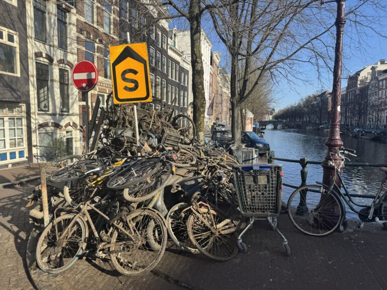 Файл:Roestige fietsen.jpg