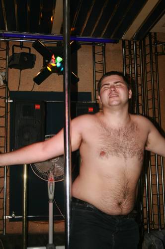 Файл:Мужик танцует.jpg