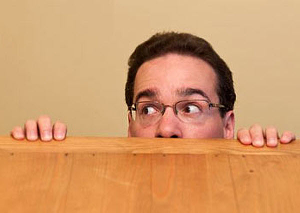 Файл:Под столом.jpg