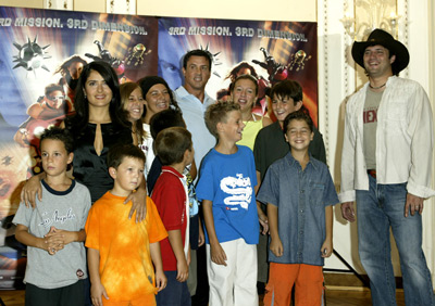 Файл:Родригез выращивает банду.jpg