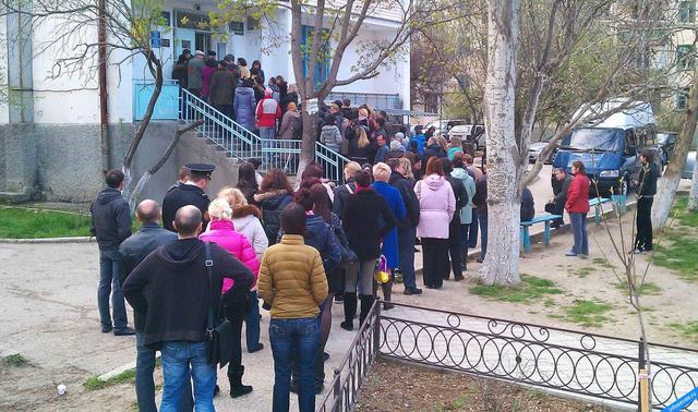 Файл:Очередь в поликлинику.jpg