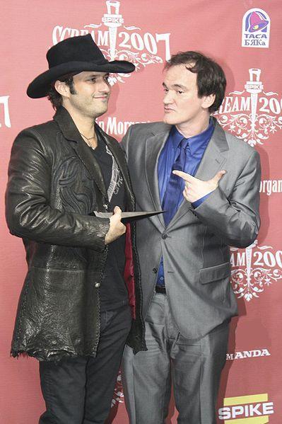 Файл:Родригез и Тарантино с ножом.jpg