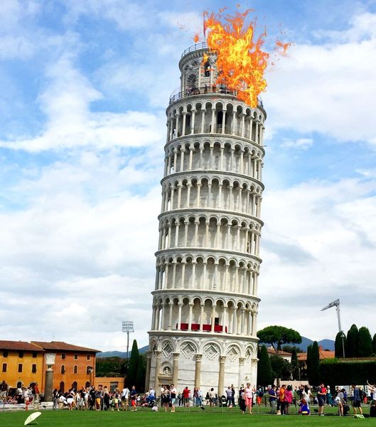 Файл:Башня Рапунцель горит.jpg