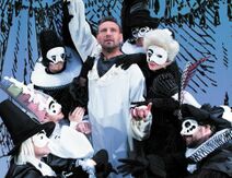 10.2.2019: Не сильно изменило время Абсурда жизни интерьер Нашёл бы темы для комедий Мольер.