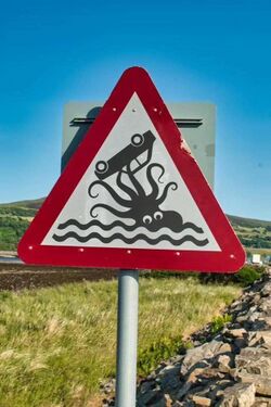 И очередной дорожный знак, предупреждающий о тентаклях