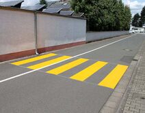 2.9.2019: Переход для тех, кто способен взобраться по водосточной трубе или хотя бы пройти сквозь стену.