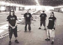 Fear Factory перед выступлением на крановом заводе.