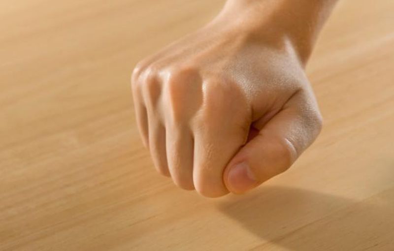 Файл:Stuk po derevu.jpg