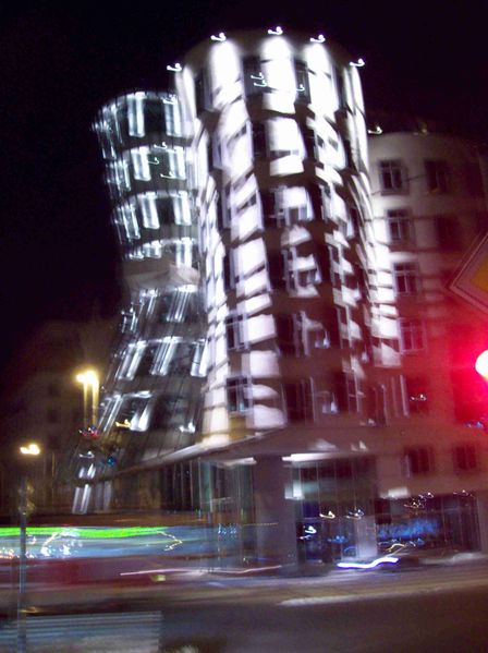 Файл:Praha DancingHouse.jpg