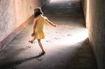 15.7.2021: По свежей стяжке каменного века Прошëл однажды саблезубый лев. Кисуля привлекает человека, Пускай остался от неë лишь след.