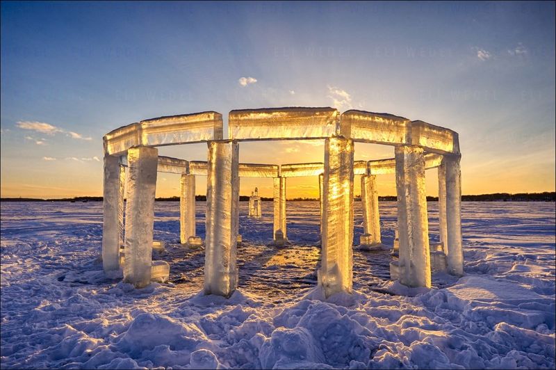 Файл:Stonehenge-out-of-ice-002.jpg