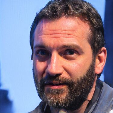 Сисадмин: Электрод Пискозубов. В соревновании с чайником идёт наравне, ибо, хоть и умеет свистеть громче, пока не научился при закипании отключаться от сети.