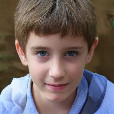 Программист: Густослав Фиолетовый. Способен взломать любой шифр, даже отформатировать отпечатки на пальцах.